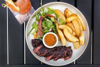 Jídlo v hotelu nebo okolí