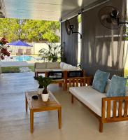 Ein Sitzbereich in der Unterkunft Miami Getaway Heated Pool Villa with Mini Golf &amp; BBQ