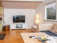 TV a/nebo společenská místnost v ubytování Holiday home Hemmet CCXLIX