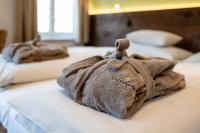 A bed or beds in a room at Kirchenwirt