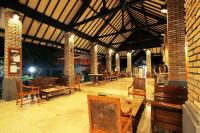 Un restaurante u otro lugar para comer en Beach Rock Resort Belitung