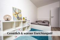 Postel nebo postele na pokoji v ubytování 3R Altbau-Apartment mit 2SZ, Smart-TV, Ruhige zentrale Lage