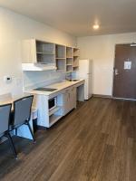 WoodSpring Suites Hermitage - Nashville Airportにあるキッチンまたは簡易キッチン