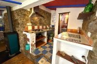Kuchyňa alebo kuchynka v ubytovaní Cinco Lunas VEGETARIAN Guesthouse