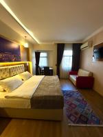 Postel nebo postele na pokoji v ubytování Lucid Hotel