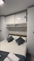 Posteľ alebo postele v izbe v ubytovaní Mandy Apartman