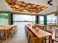 En restaurant eller et andet spisested på River Tree Resort