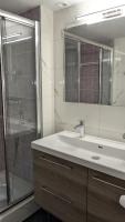 Kúpeľňa v ubytovaní Terrasse, jardin,, Appartement 80m², vue montagne, wifi, bureau