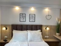 Postel nebo postele na pokoji v ubytování Tsarevets panoramic apartments Veliko Tarnovo