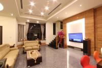 a living room with a couch and a flat screen tv at CarNo B&amp;B in Yuanshan