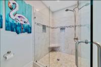 Ein Badezimmer in der Unterkunft Cozy Girls Summer Getaway! Bungalow w Private Beach!
