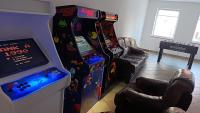 Herní místnost v ubytování Riverside Stay at Stary Rynek - billiards, foosball and arcade games