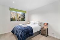 Ein Bett oder Betten in einem Zimmer der Unterkunft Huge &amp; Stylish on Shotover 4 Bedrooms