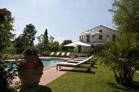Bazén v ubytovaní Italian Experience- Villa La Picena alebo v jeho blízkosti