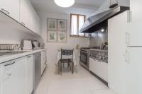 Kuchyňa alebo kuchynka v ubytovaní Italian Experience- Villa La Picena