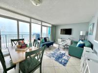 Ein Sitzbereich in der Unterkunft Oceanfront Luxury 2BR King Suite Atlantica Resort