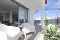 Villa Soares - Centro Albufeira - For Families - BY BEDZYにあるバルコニーまたはテラス