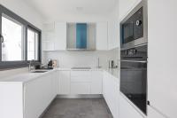 Villa Soares - Centro Albufeira - For Families - BY BEDZYにあるキッチンまたは簡易キッチン