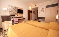 A television and/or entertainment centre at Hotel Brindor