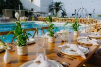 Bazén v ubytovaní Brown Beach Chalkida Kosher Resort, a member of Brown Hotels alebo v jeho blízkosti