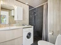 Koupelna v ubytování Holiday Home Sigrun - 4km from the sea by Interhome