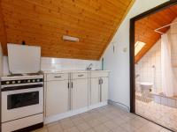 Kuchyň nebo kuchyňský kout v ubytování Holiday Home Antal by Interhome