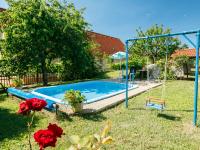 Bazén v ubytování Holiday Home Antal by Interhome nebo v jeho okolí