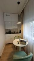 Kuchyňa alebo kuchynka v ubytovaní 120 w 5 gwiazdowym ROYAL TULIP SAND 200 m od plaży DOBRUK APARTAMENTY
