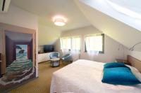 A bed or beds in a room at Villa Oliva Boutique Rooms Zamárdi