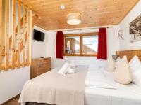 Łóżko lub łóżka w pokoju w obiekcie Alpensteinbock Saalbach A