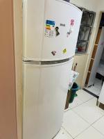 Pousada hostel praia itapuaにあるキッチンまたは簡易キッチン