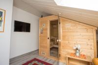 TV a/nebo společenská místnost v ubytování Ferienhaus Seeblick am Jabeler See mit Sauna