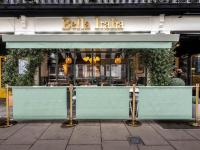 Restaurace v ubytování Stylish 4BD Mews House Close to Paddington