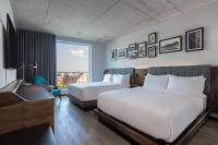 Hyatt Centric Montrealにあるベッド