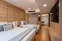 Ein Bett oder Betten in einem Zimmer der Unterkunft Phuket Graceland Resort and Spa