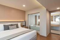 Ein Bett oder Betten in einem Zimmer der Unterkunft Phuket Graceland Resort and Spa