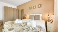 Łóżko lub łóżka w pokoju w obiekcie HOMEY LA COLOC MUGI - Colocation haut de gamme - Chambres privées - Balcon - Wifi et Netflix - Proche transports commun