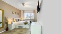Łóżko lub łóżka w pokoju w obiekcie HOMEY LA COLOC MUGI - Colocation haut de gamme - Chambres privées - Balcon - Wifi et Netflix - Proche transports commun