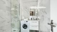 Łazienka w obiekcie HOMEY LA COLOC MUGI - Colocation haut de gamme - Chambres privées - Balcon - Wifi et Netflix - Proche transports commun