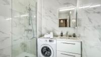 Łazienka w obiekcie HOMEY LA COLOC MUGI - Colocation haut de gamme - Chambres privées - Balcon - Wifi et Netflix - Proche transports commun