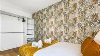 Łóżko lub łóżka w pokoju w obiekcie HOMEY LA COLOC MUGI - Colocation haut de gamme - Chambres privées - Balcon - Wifi et Netflix - Proche transports commun