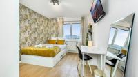 Łóżko lub łóżka w pokoju w obiekcie HOMEY LA COLOC MUGI - Colocation haut de gamme - Chambres privées - Balcon - Wifi et Netflix - Proche transports commun