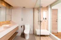 Ein Badezimmer in der Unterkunft Phuket Graceland Resort and Spa