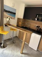 Kuchnia lub aneks kuchenny w obiekcie Résidence hôtelière les hameaux de saint cyprien 25 M2