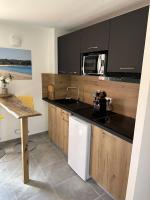 Kuchnia lub aneks kuchenny w obiekcie Résidence hôtelière les hameaux de saint cyprien 25 M2