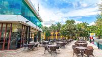 Ein Restaurant oder anderes Speiselokal in der Unterkunft Phuket Graceland Resort and Spa 