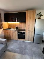 Kuchyňa alebo kuchynka v ubytovaní Résidence hôtelière les hameaux de saint cyprien appartement 2 chambres