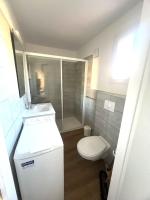 Kúpeľňa v ubytovaní Résidence hôtelière les hameaux de saint cyprien appartement 2 chambres