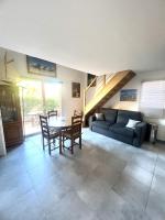 Posedenie v ubytovaní Résidence hôtelière les hameaux de saint cyprien appartement 2 chambres
