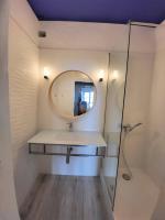 Koupelna v ubytování Villa Alco en Roses con vistas preciosas del mar AV-68